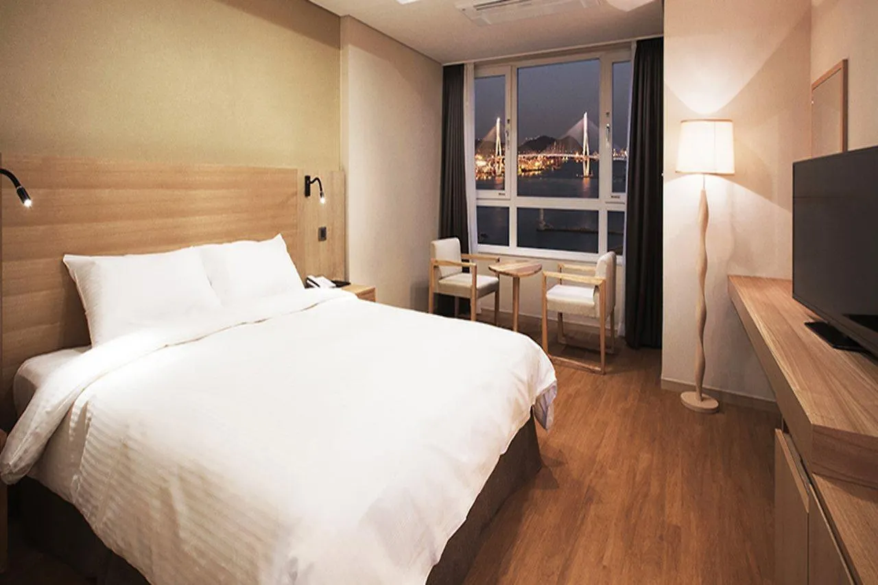 Crown Harbor Hotel Puszan