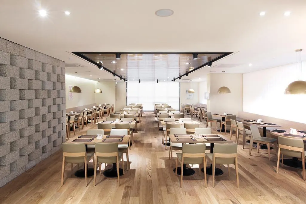 Crown Harbor Hotel Puszan